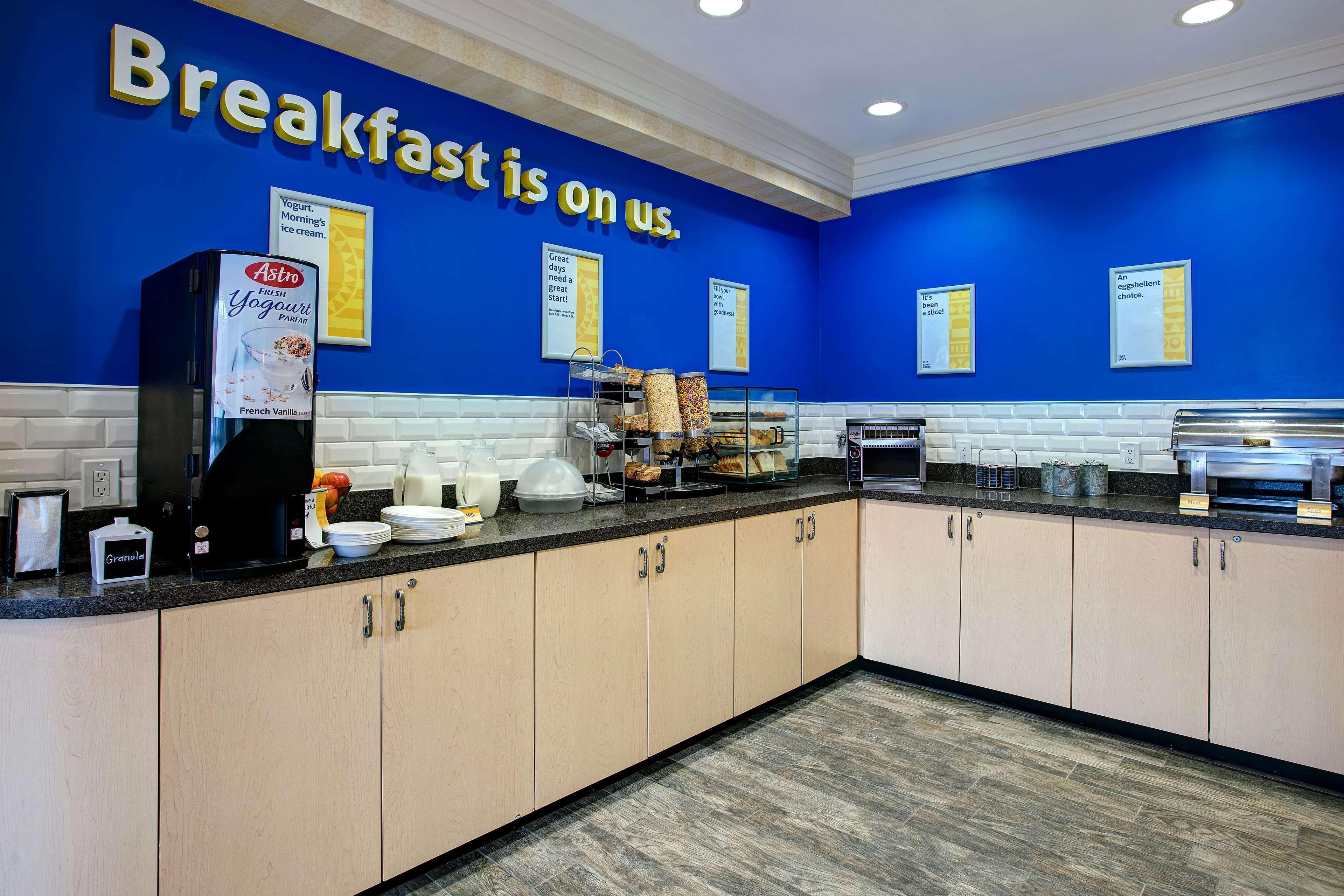 Days Inn & Suites By Wyndham Collingwood Exteriér fotografie