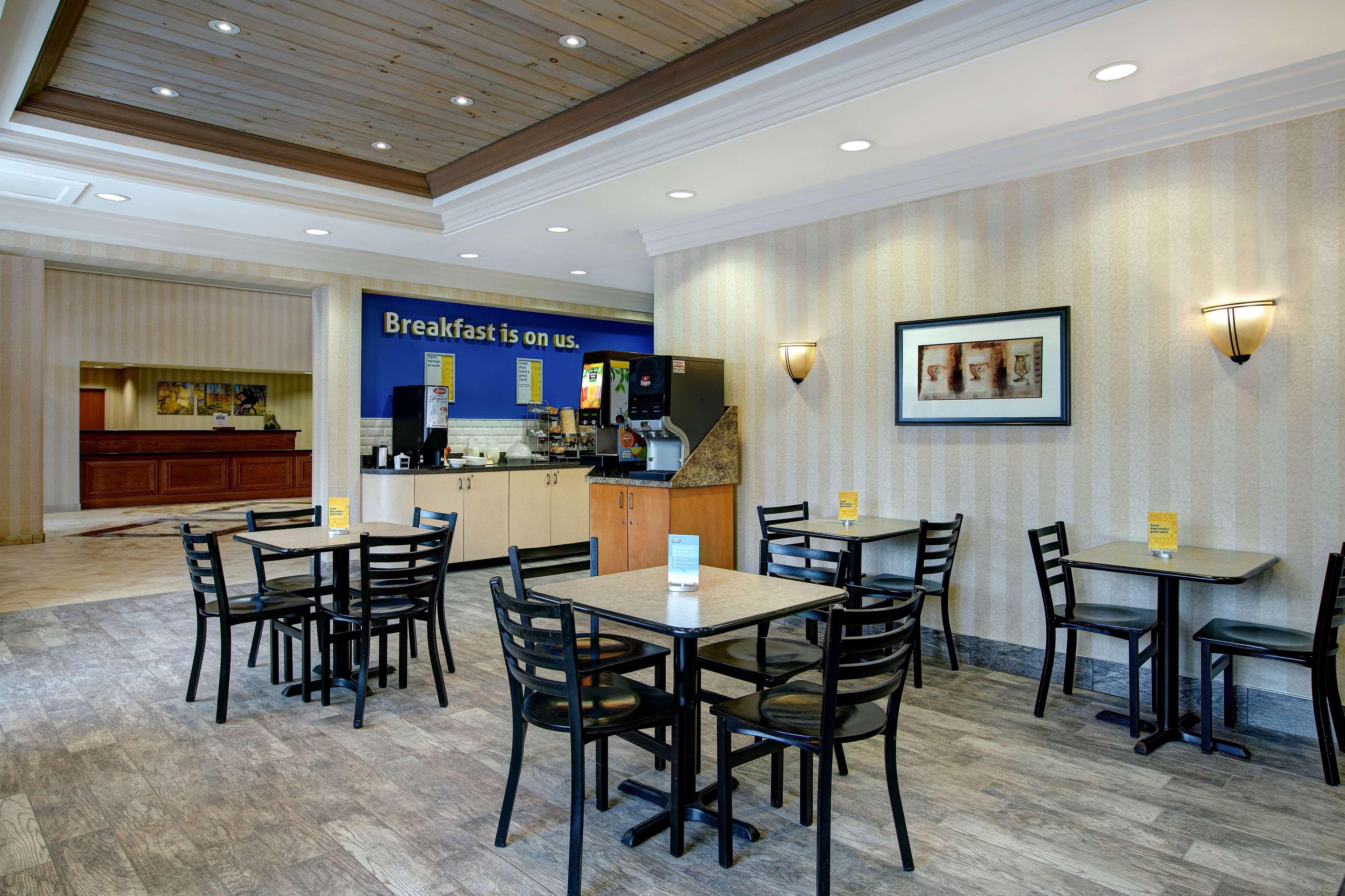 Days Inn & Suites By Wyndham Collingwood Exteriér fotografie